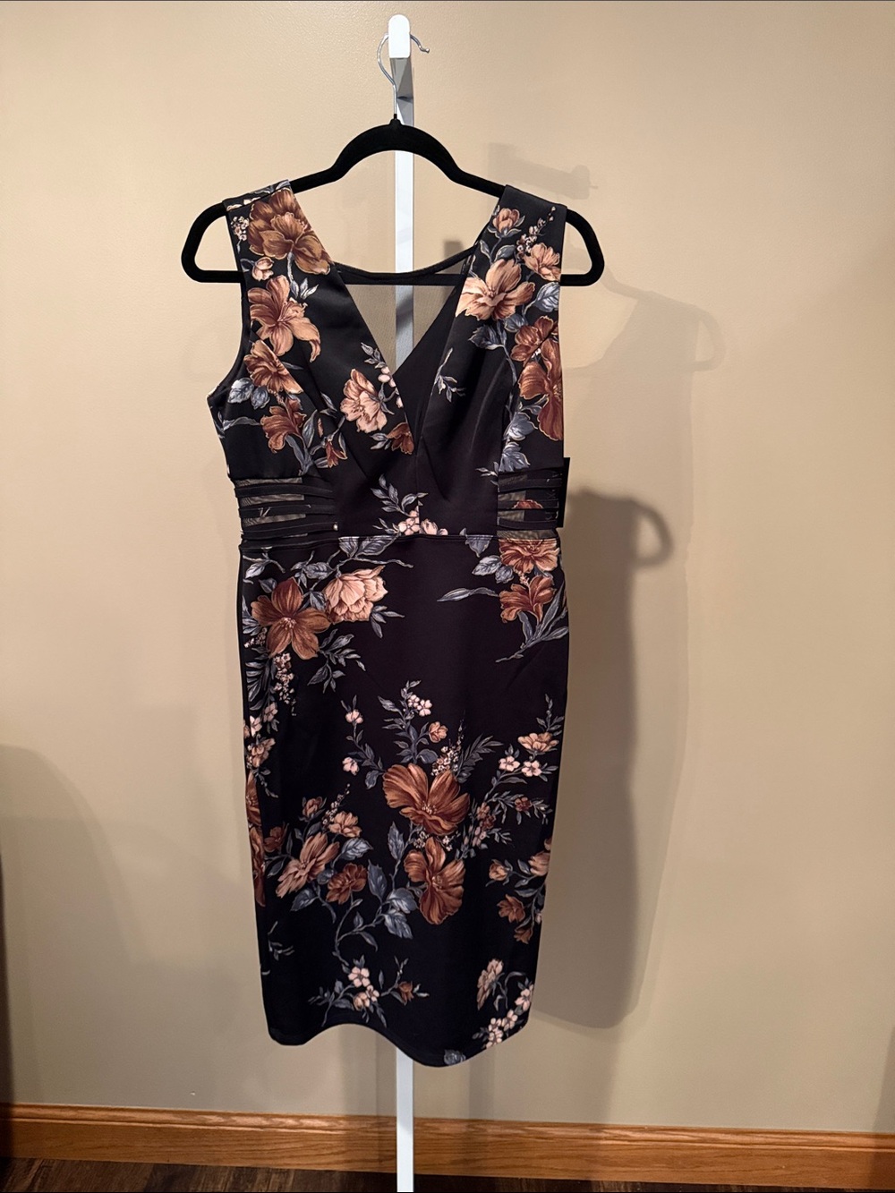 NWT Fitted Floral V-Neck Midi Dress with netting detail at waist/neckline